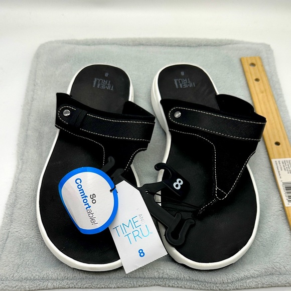 Time and Tru Women’s Flat Comfort Flip-Flop Size 8-Color Black - Picture 1 of 8